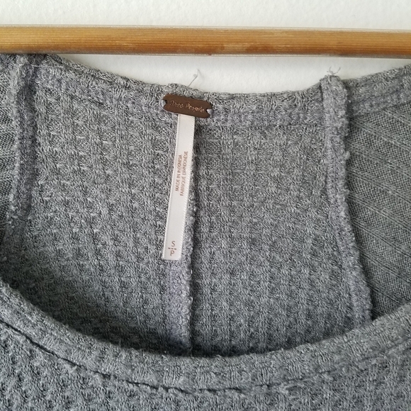 𝅺FREE People Grey Thermal Oversized Longsleeve Pull-over Slouchy Top Size Small - Picture 8 of 10